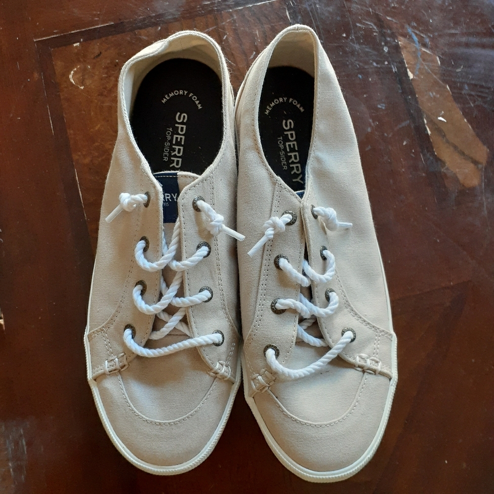 Ladies sneakers